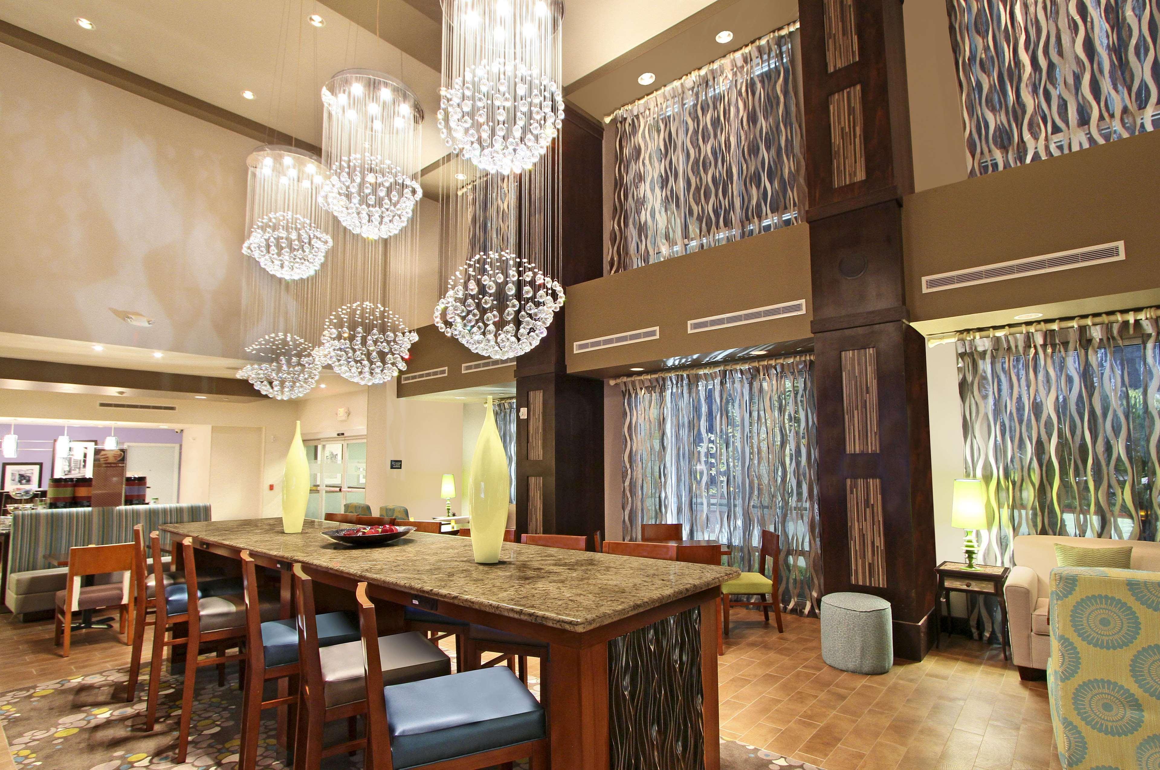 Hampton Inn & Suites Winnie Restaurant foto