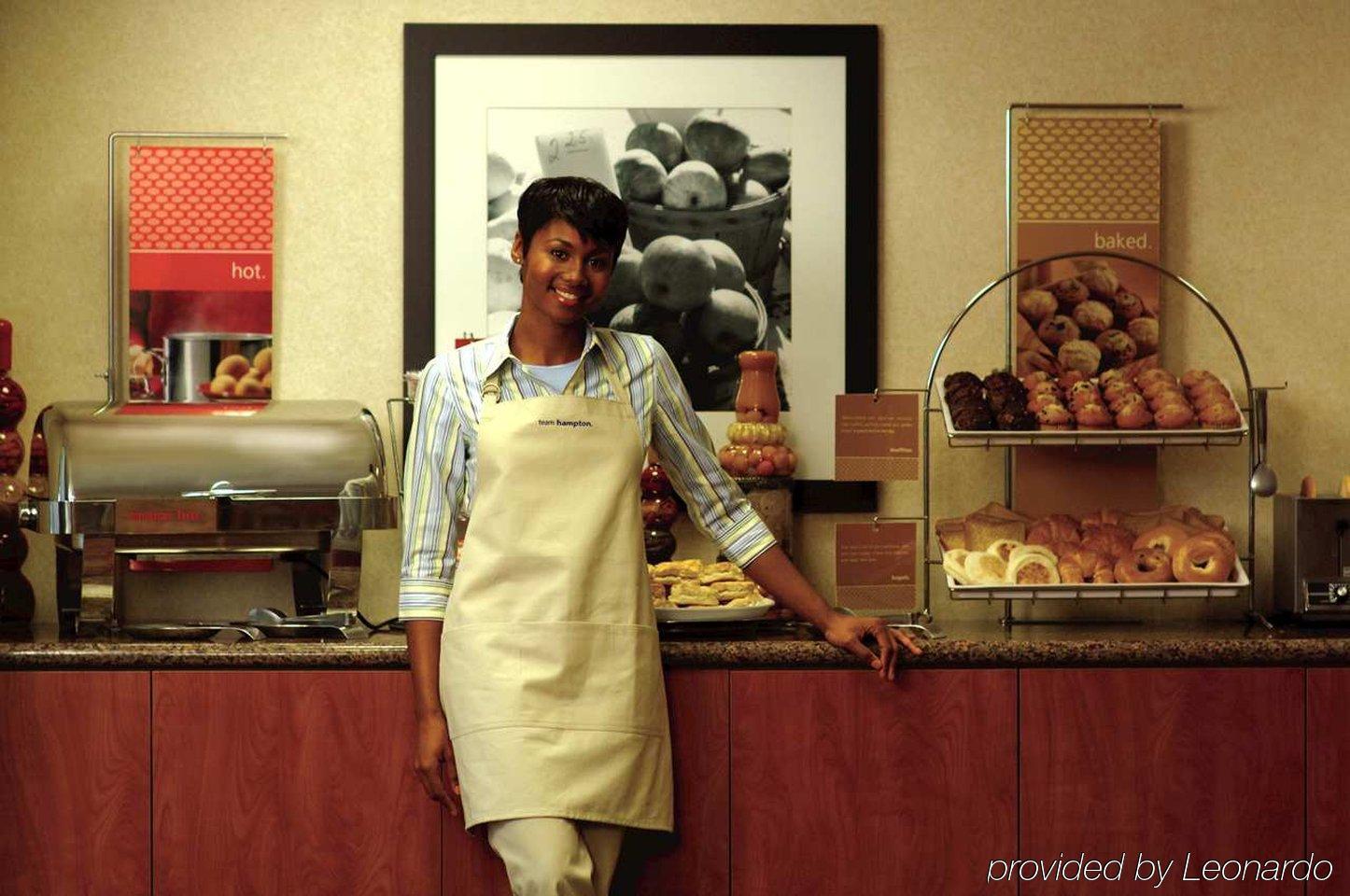 Hampton Inn & Suites Winnie Restaurant foto